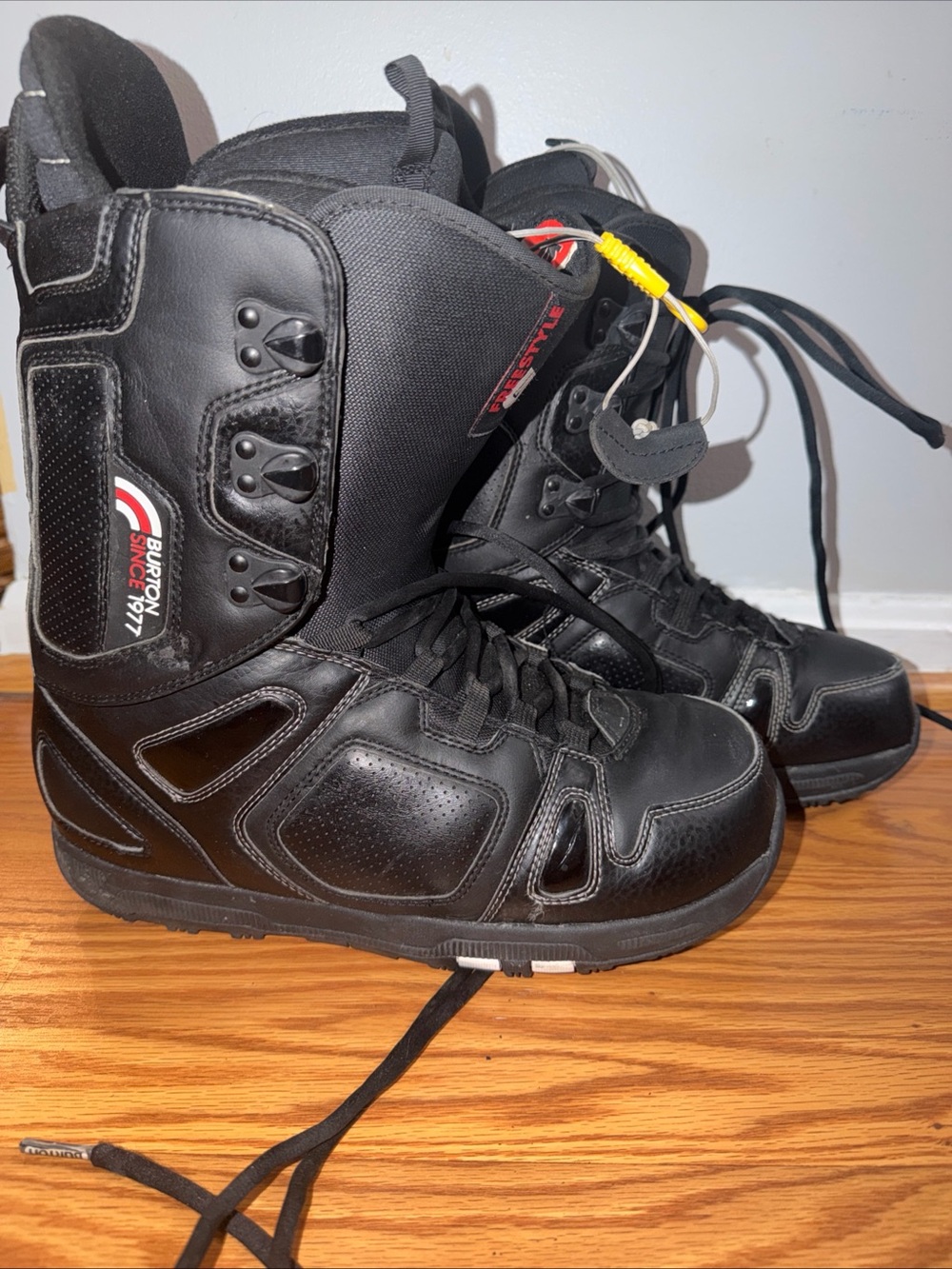 Burton Black Snowboard old school Lace Up Boots